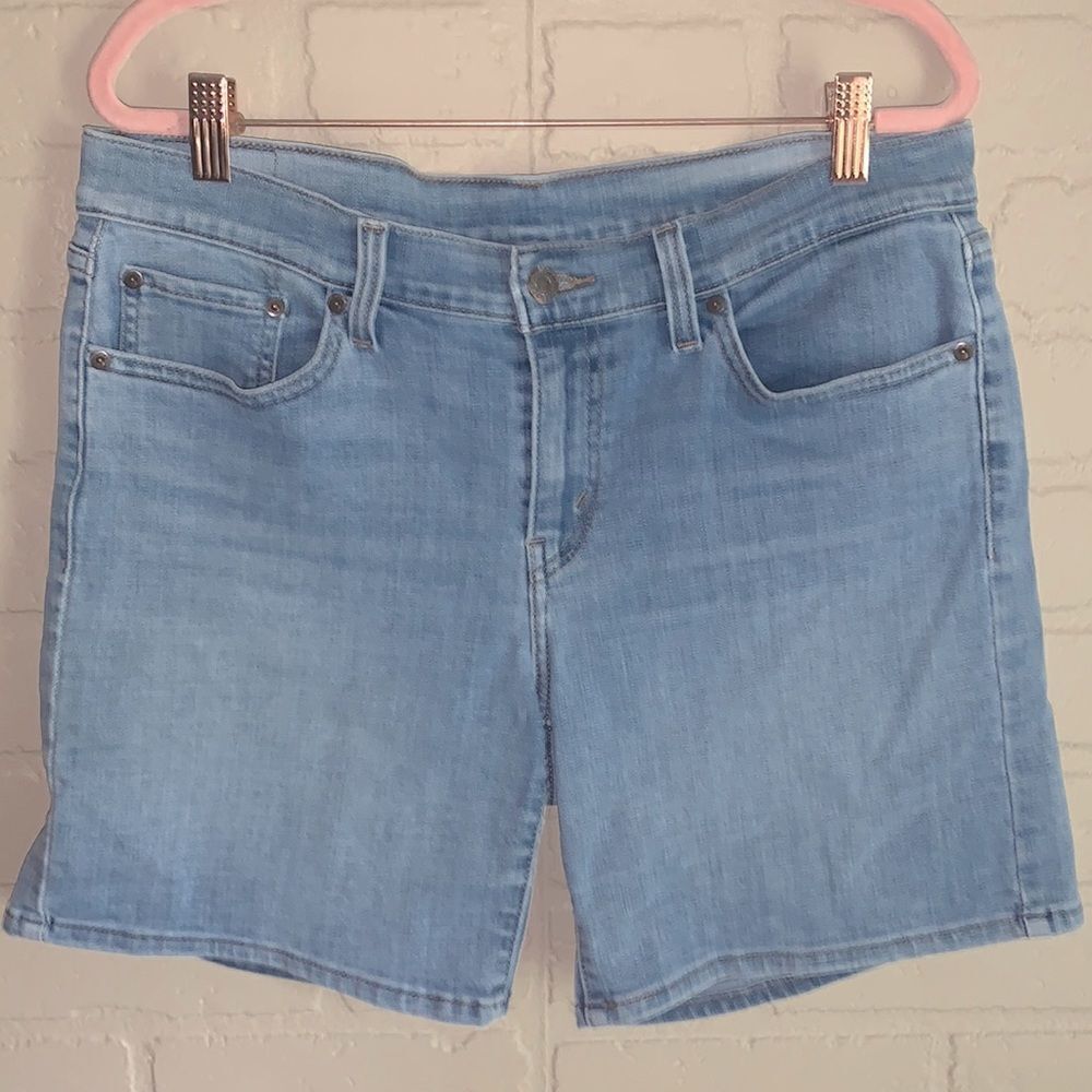 ‎Levi’s light wash long jean shorts. Size medium